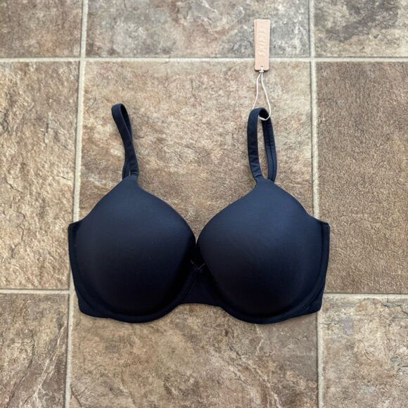 Skims Fits Everybody T-shirt Bra Onyx Size 32DDD - Picture 1 of 8